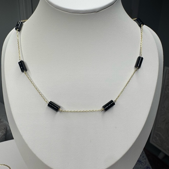 Elegant Black and Gold Necklace - Picture 4 of 4
